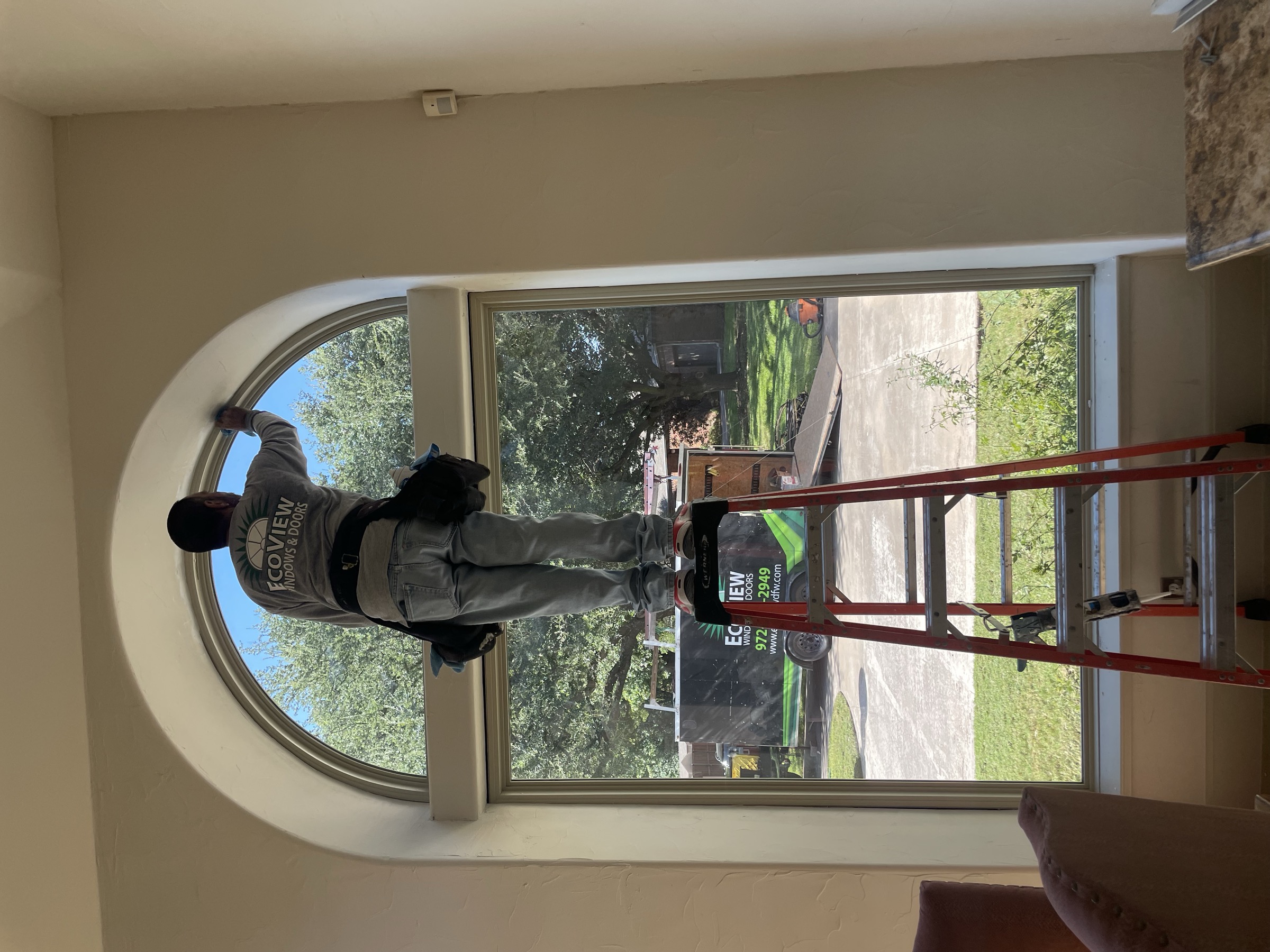 EcoView installer working on an arched window